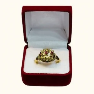 Anillo chevalier con tres piedras semipreciosas oro 18K - elegancia clásica Santiago Chile