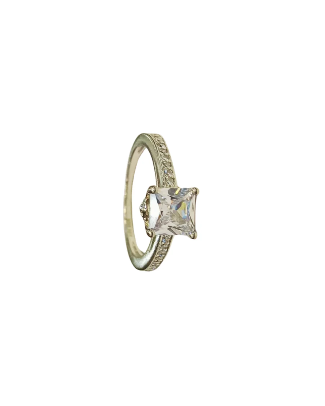 Detalle anillo juvenil solitario piedra cuadrada circón plata 925 acabado