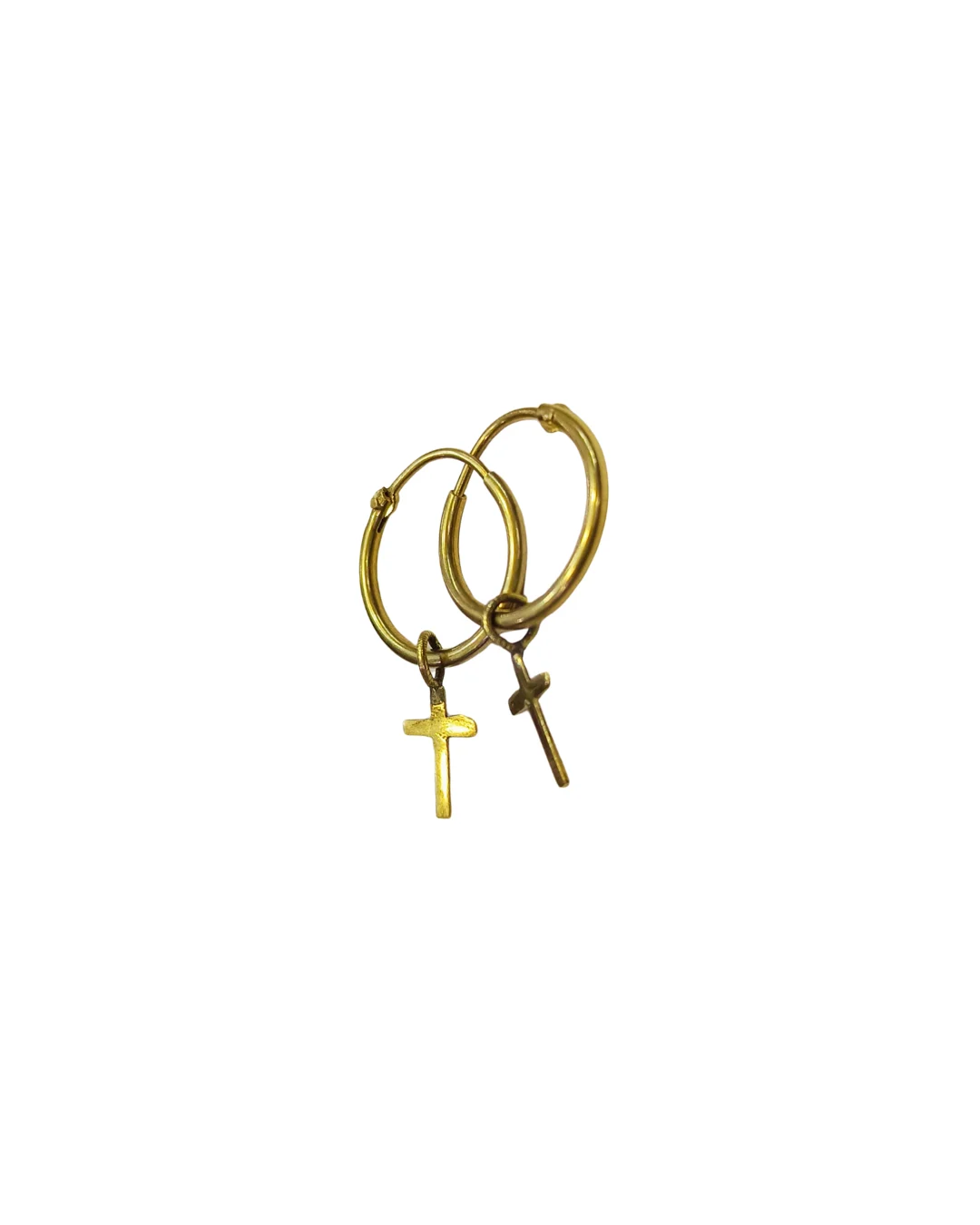 Detalle aros argollas tubo con cruz colgante oro 18 quilates