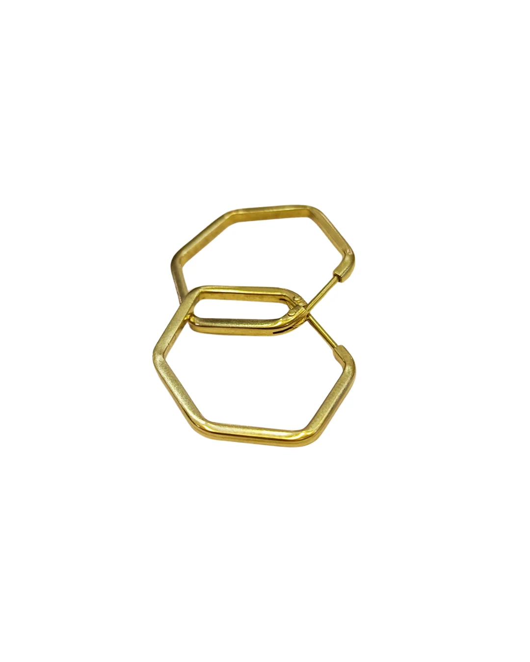 Detalle aros argollas hexagonal forma geométrica mediana oro 18 quilates