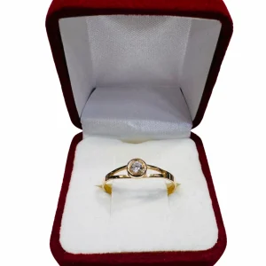 Anillo solitario botón con piedra central oro 18K - diseño clásico elegante Santiago Chile